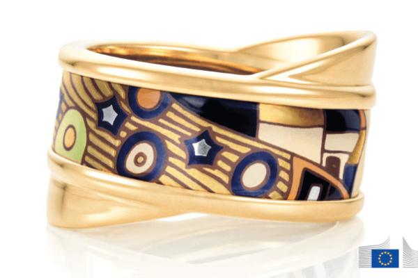 Jewellery: a ring